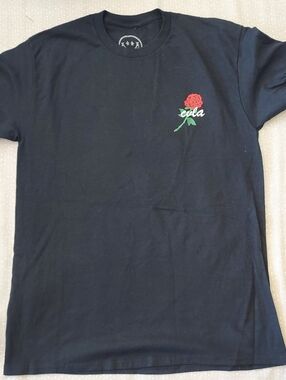 Black Men’s Crewneck T‑Shirt with Rose Chest Graphic